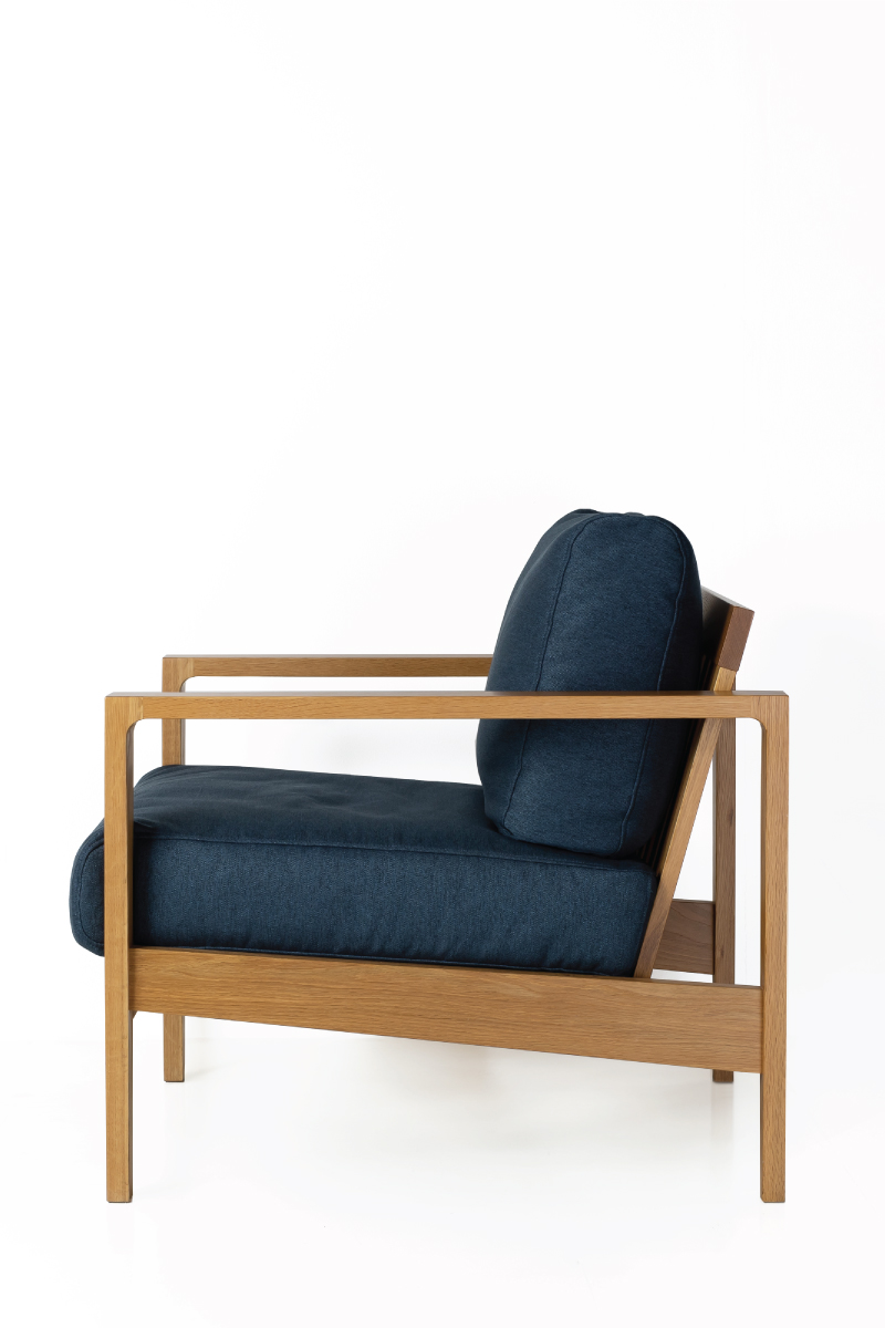 LC102 Erik Lounge Chair